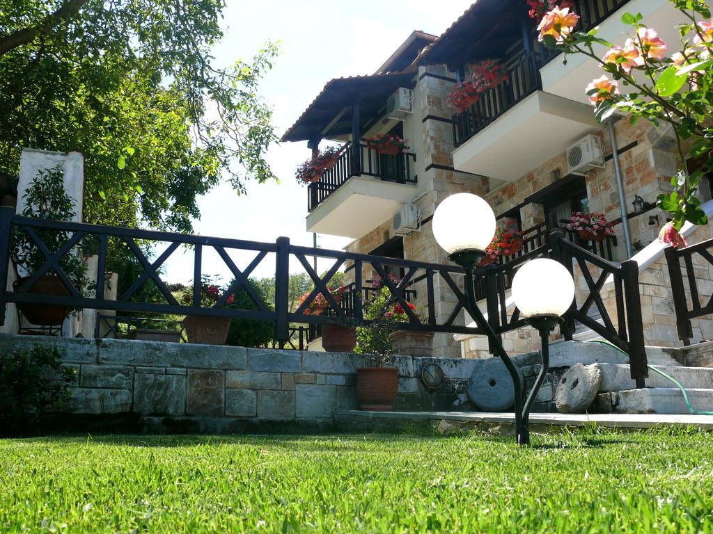 Petrini Gonia Aparthotel Livadherón Bagian luar foto